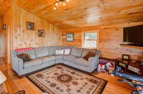 Oe Beautiful Modern Log Home On 17 Acres, Private, Views, Fire Pit, Ping Pong, AC