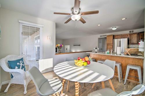 Apartamento Seabreeze Condo With Fireplace, Close To Beach!