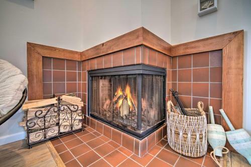 Apartamento Seabreeze Condo With Fireplace, Close To Beach!