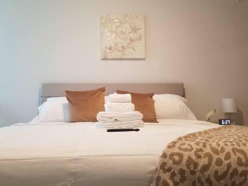 Apartamento *king Bed Ideal For Long Stays W/ Foosball Table!*