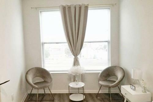 Apartamento *king Bed Ideal For Long Stays W/ Foosball Table!*