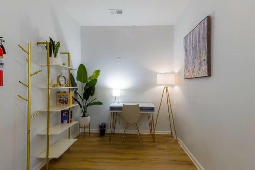 Apartamento *king Bed Ideal For Long Stays W/ Foosball Table!*