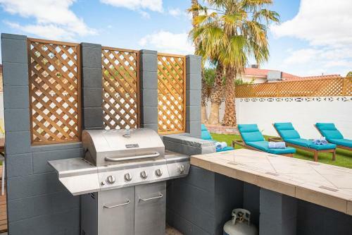 Lux Escape 6br, 3ba, Pool, Spa And Mini Golf 31 Days Only