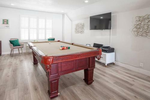 Lux Escape 6br, 3ba, Pool, Spa And Mini Golf 31 Days Only