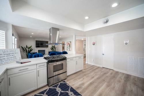 Lux Escape 6br, 3ba, Pool, Spa And Mini Golf 31 Days Only