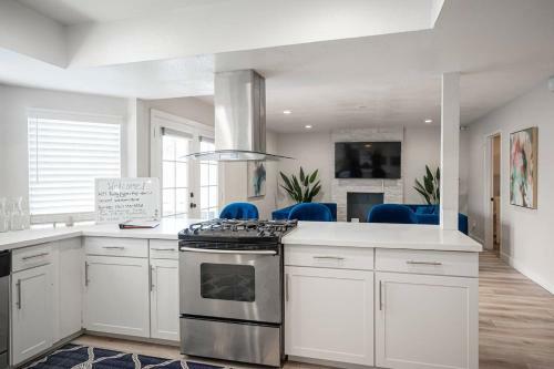 Lux Escape 6br, 3ba, Pool, Spa And Mini Golf 31 Days Only