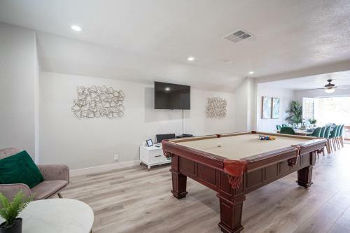 Lux Escape 6br, 3ba, Pool, Spa And Mini Golf 31 Days Only