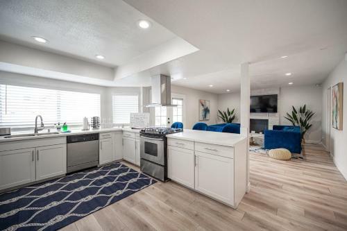 Lux Escape 6br, 3ba, Pool, Spa And Mini Golf 31 Days Only