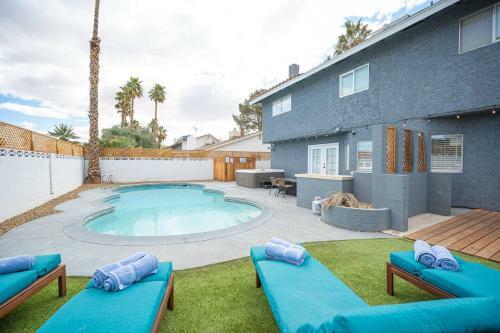 Lux Escape 6br, 3ba, Pool, Spa And Mini Golf 31 Days Only