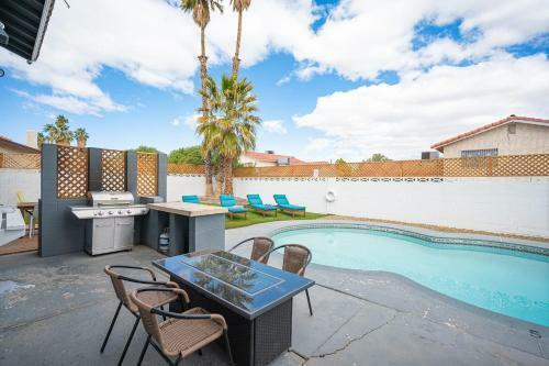 Lux Escape 6br, 3ba, Pool, Spa And Mini Golf 31 Days Only