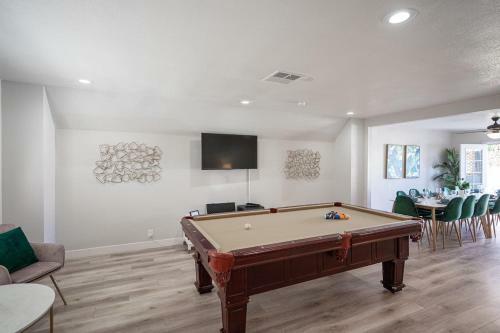 Lux Escape 6br, 3ba, Pool, Spa And Mini Golf 31 Days Only