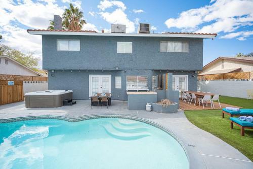 Lux Escape 6br, 3ba, Pool, Spa And Mini Golf 31 Days Only