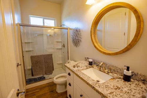 3400 Sqft House W/40ft Heated Pool/spa- Strip View