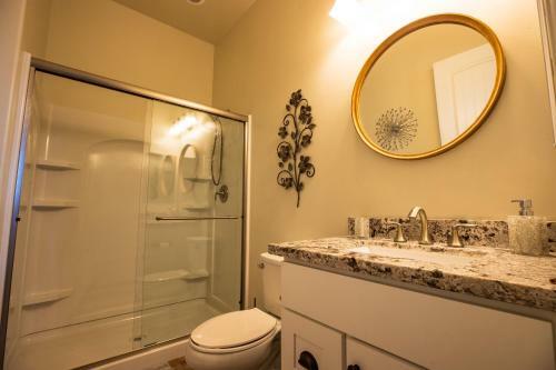 3400 Sqft House W/40ft Heated Pool/spa- Strip View