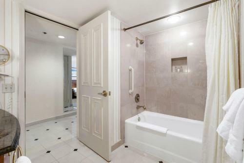 Posada Renovated Beachfront Suite Cozysuites At Showboat