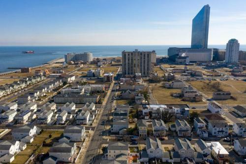 Bright Renovated 4br 2ba Atlantic City House Steps From Boardwalk