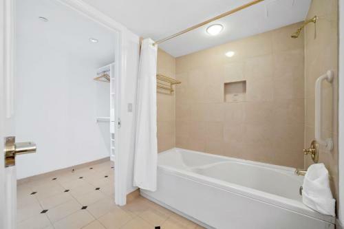 Apartamento 2br Condo On The Boardwalk With 3 Baths Cozysuites