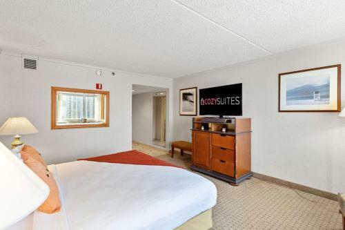 Posada Cozysuites Showboat Modern Beachside Hotel Room