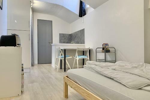 Apartamento Nice Little Renovated Studio-last Floor-hypercenter-very Quiet #bz