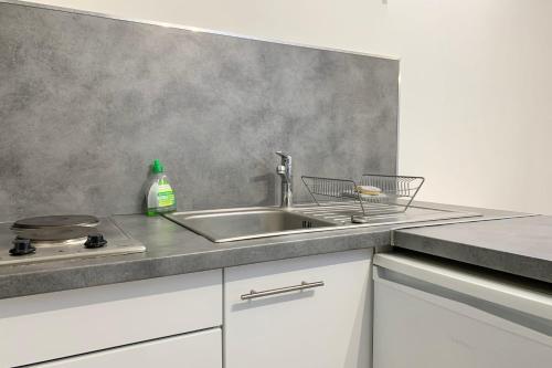 Apartamento Nice Little Renovated Studio-last Floor-hypercenter-very Quiet #bz