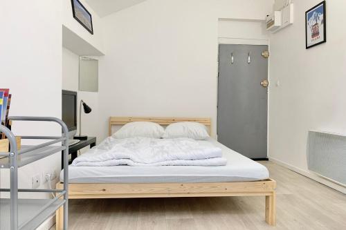 Apartamento Nice Little Renovated Studio-last Floor-hypercenter-very Quiet #bz