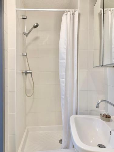 Apartamento Nice Little Renovated Studio-last Floor-hypercenter-very Quiet #bz