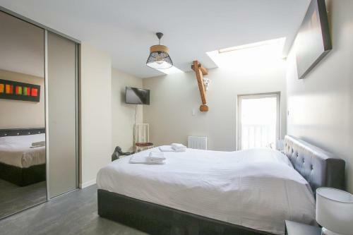G�te de L'ardoisier The Slaty Place