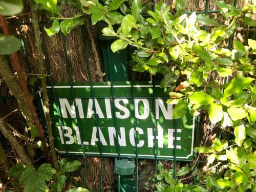 Hostal La Maison Blanche