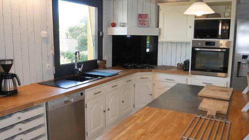 Holiday Home Guiss�ny - Bre05111a-f