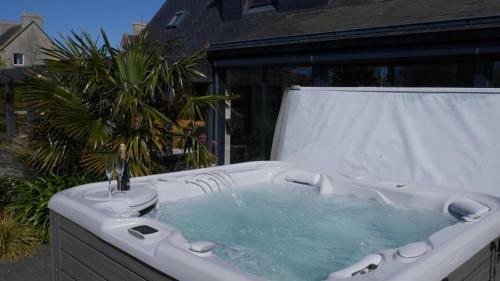 Holiday Home Guiss�ny - Bre05111a-f