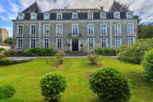 Hostal Chateau D'estrac