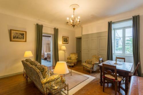 Hostal Chateau D'estrac