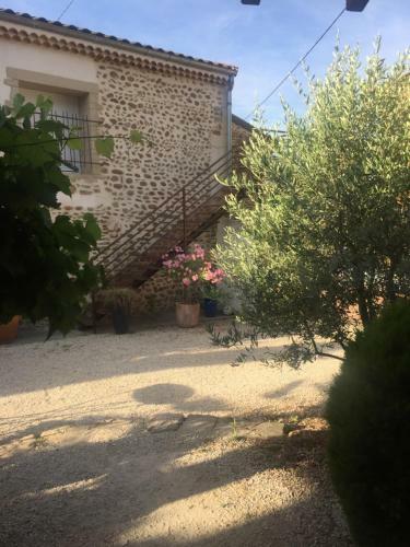 Hostal � Joly Valois