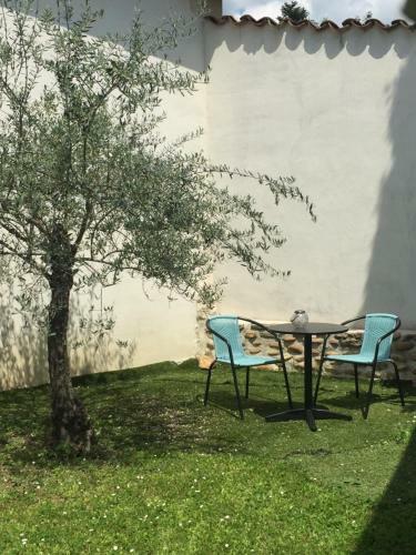 Hostal � Joly Valois
