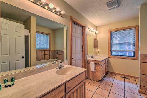 Spacious Retreat Less Than 5 Mi To Angel Fire Resort!