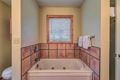 Spacious Retreat Less Than 5 Mi To Angel Fire Resort!