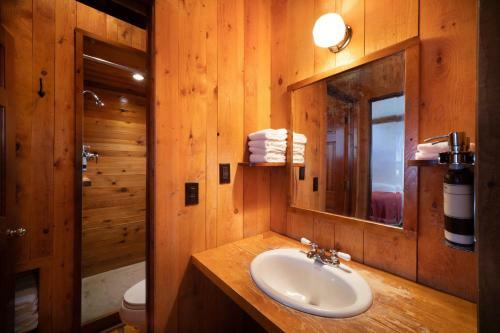 Corkins Lodge