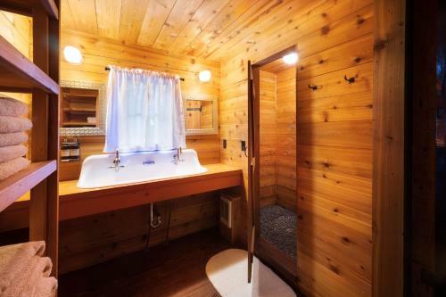 Corkins Lodge