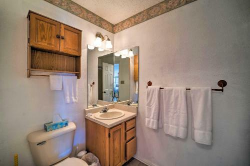 Hideaway With Sweeping Eagle Nest Lake Views!