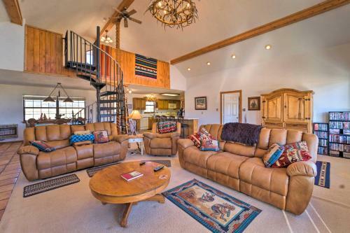 Hideaway With Sweeping Eagle Nest Lake Views!