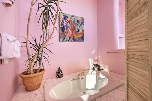 El Prado Home With Hot Tub, Panoramic Mtn Views