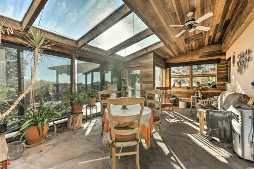 El Prado Home With Hot Tub, Panoramic Mtn Views