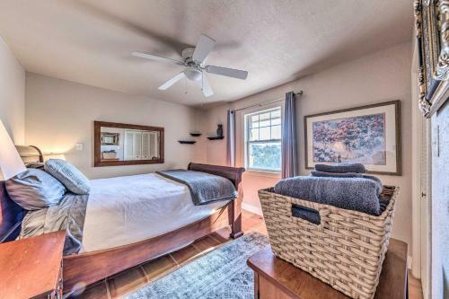 Spacious And Secluded Captain Getaway With Patio!