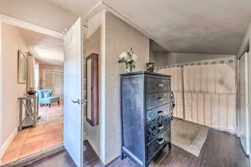 Spacious And Secluded Captain Getaway With Patio!