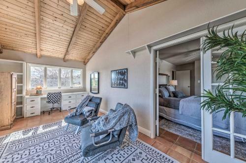 Spacious And Secluded Captain Getaway With Patio!