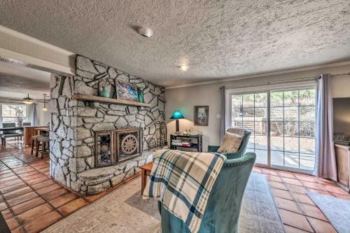 Spacious And Secluded Captain Getaway With Patio!