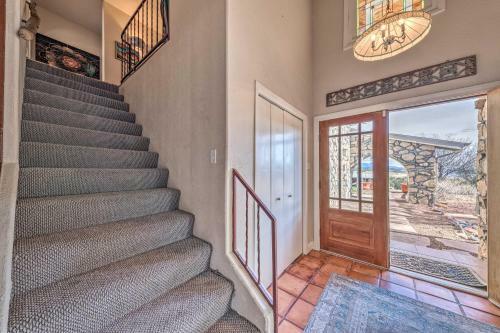 Spacious And Secluded Captain Getaway With Patio!