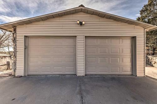 Spacious And Secluded Captain Getaway With Patio!