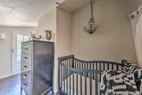 Spacious And Secluded Captain Getaway With Patio!