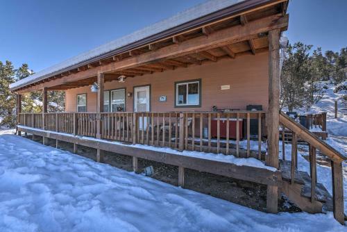 Cozy Ski Cabin With Deck Near Taos Ski Valley!